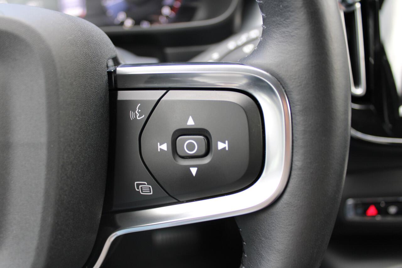 Volvo XC40 1.5 T3 Momentum | Trekhaak | Cruise control | Navigatie | Stoel/Stuurverwarming