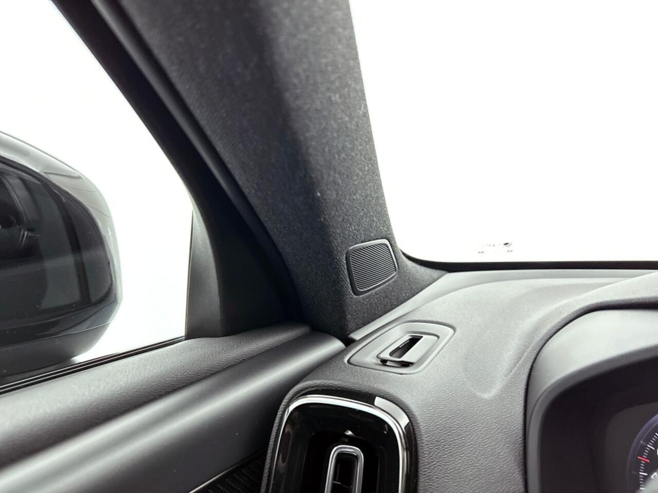 Volvo XC40 1.5 T5 R-Design Pilot Assist | Trekhaak | Keyless | BLIS | Clima