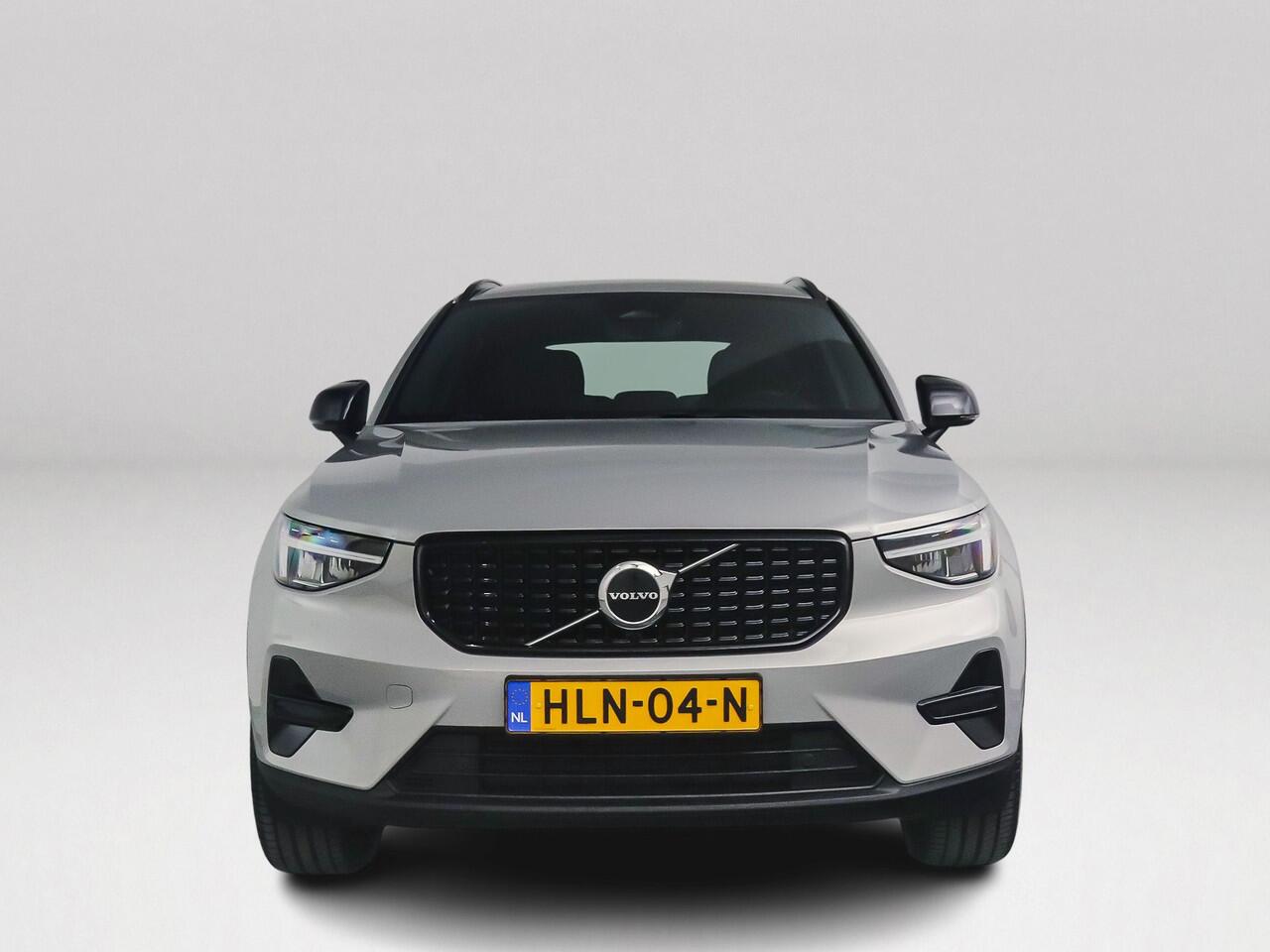 Volvo XC40 B4 Plus Dark | Parkeercamera | Stoel- en Stuurverwarming | Harman Kardon | Trekhaak