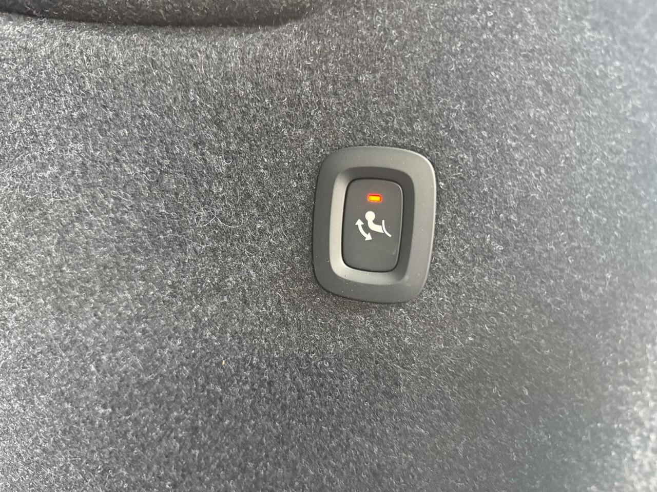 Volvo XC40 Single Motor Extended Range Plus 82 kWh | Trekhaak | Stoelverwarming | Adaptieve Cruise Control |