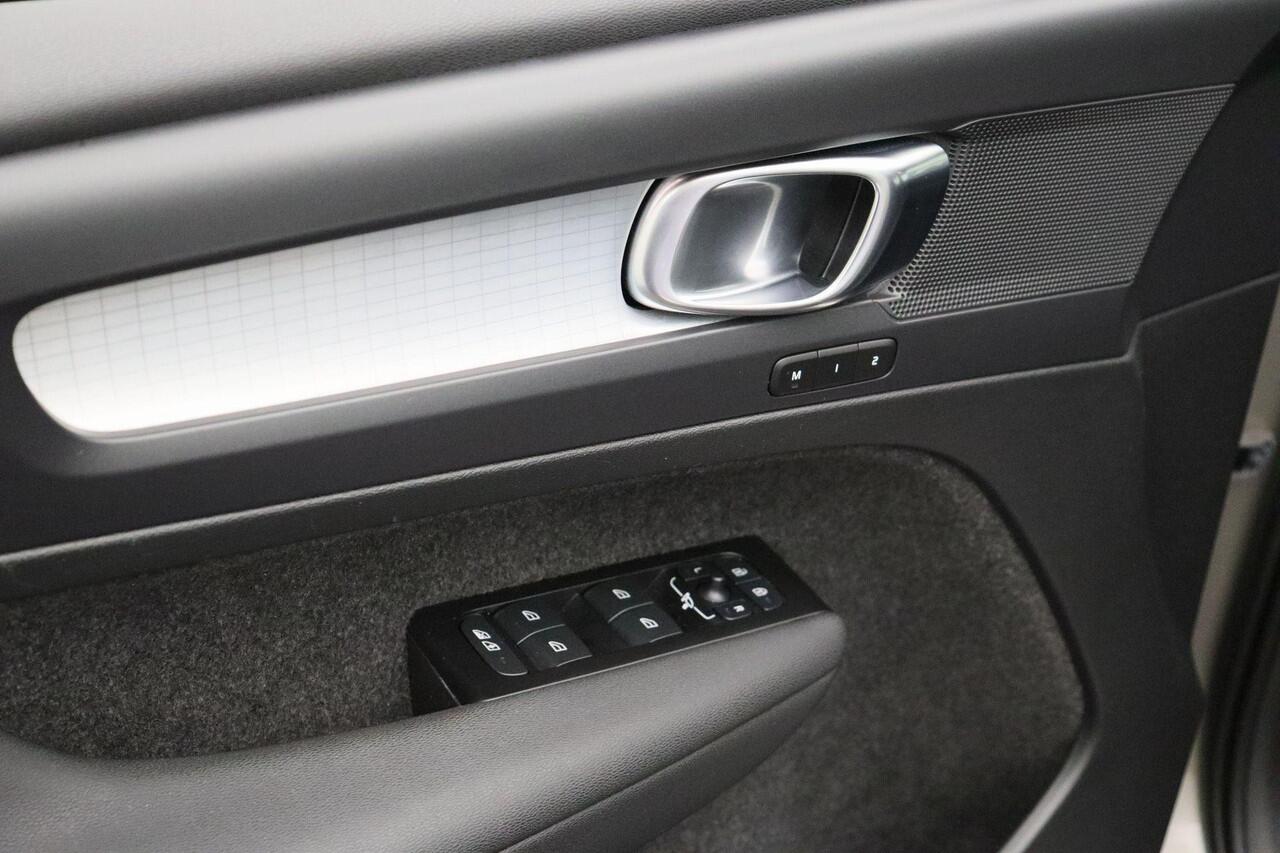 Volvo XC40 1.5 T4 Recharge Inscription 2022 Panoramadak | Carplay | Camera | Adaptive cruise | Memory | Stuurverwarming | Stoelverwarming | Bluetooth | Voorruit verwarming | PDC | Elektrische achterklep