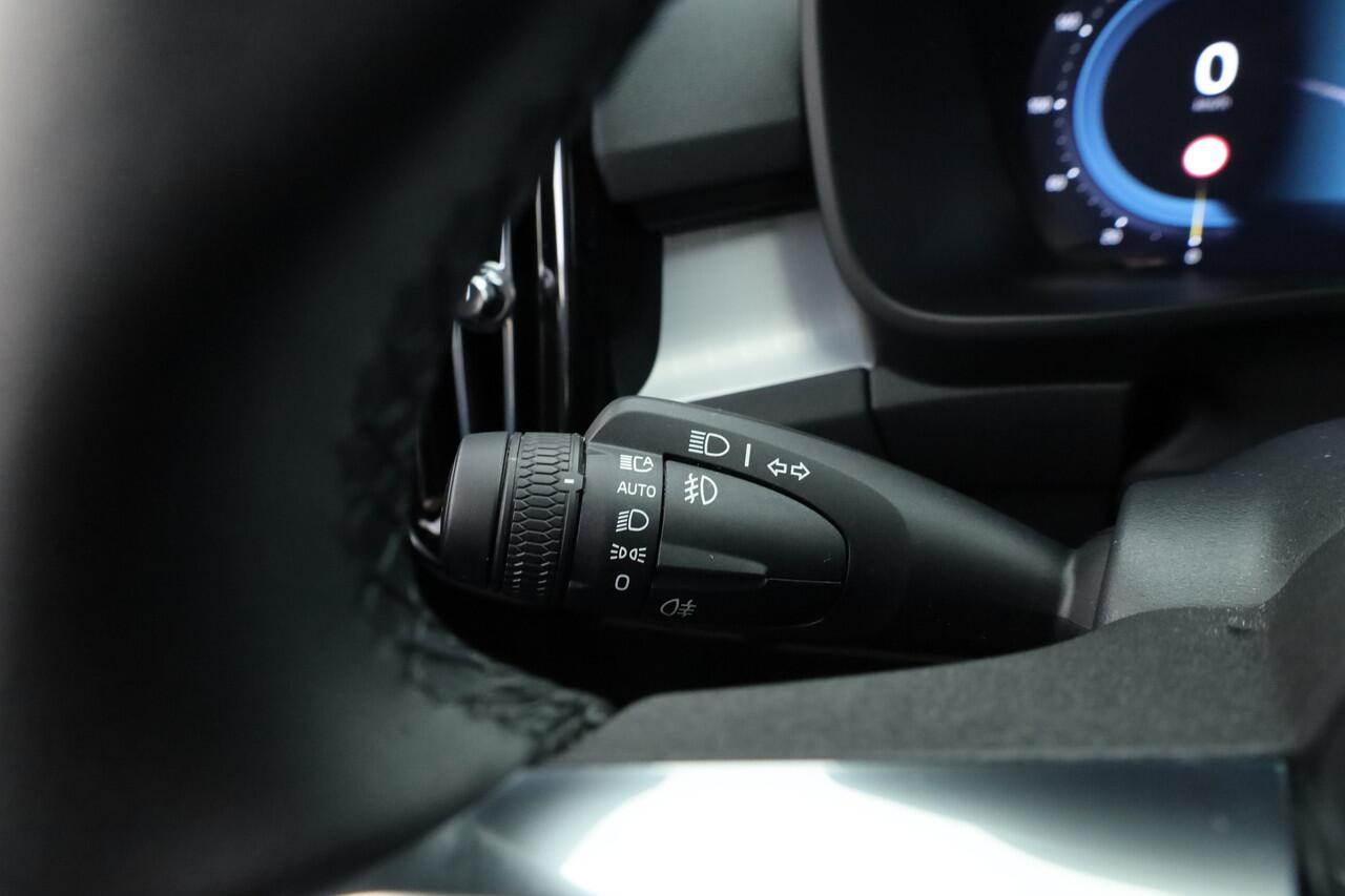 Volvo XC40 B3 Plus Black Edition | 360cam | Pilot Assist | Harman Kardon | Memory seat | 20'' | Pixel LED