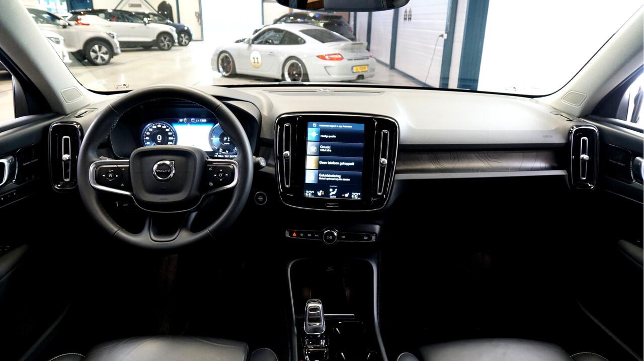 Volvo XC40 1.5 T4 Plug-in Hybrid 155kW/211pk DCT7 Ultimate FACELIFT! PANORAMADAK + HARMAN/KARDON + ADAPT.CRUISE + PILOT ASSIST + NAVI SENSUS + BLIS + LANE ASSIST + EL.STOELEN + STOEL-&STUURVERWARMING + CAMERA + KEYLESS + PARKSENSOREN V&A + 19" LM-VELGEN!!