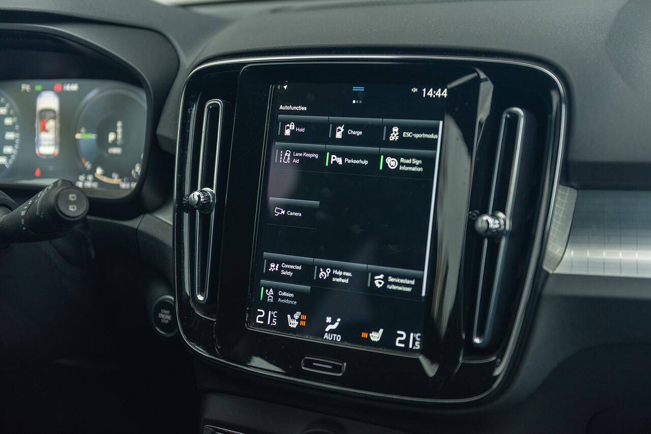 Volvo XC40 T4 Aut. Plug-in Hybrid Inscription Panoramadak Stoelverwarming Parkeercamera 211pk