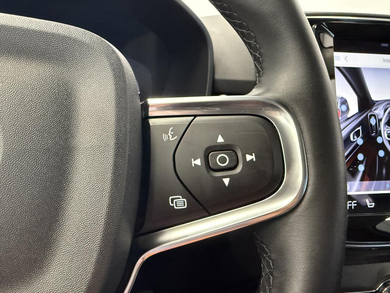 Volvo XC40 1.5 T4 Recharge Inscription H&K Stoel- en stuurverwarming. CC adaptief Leer