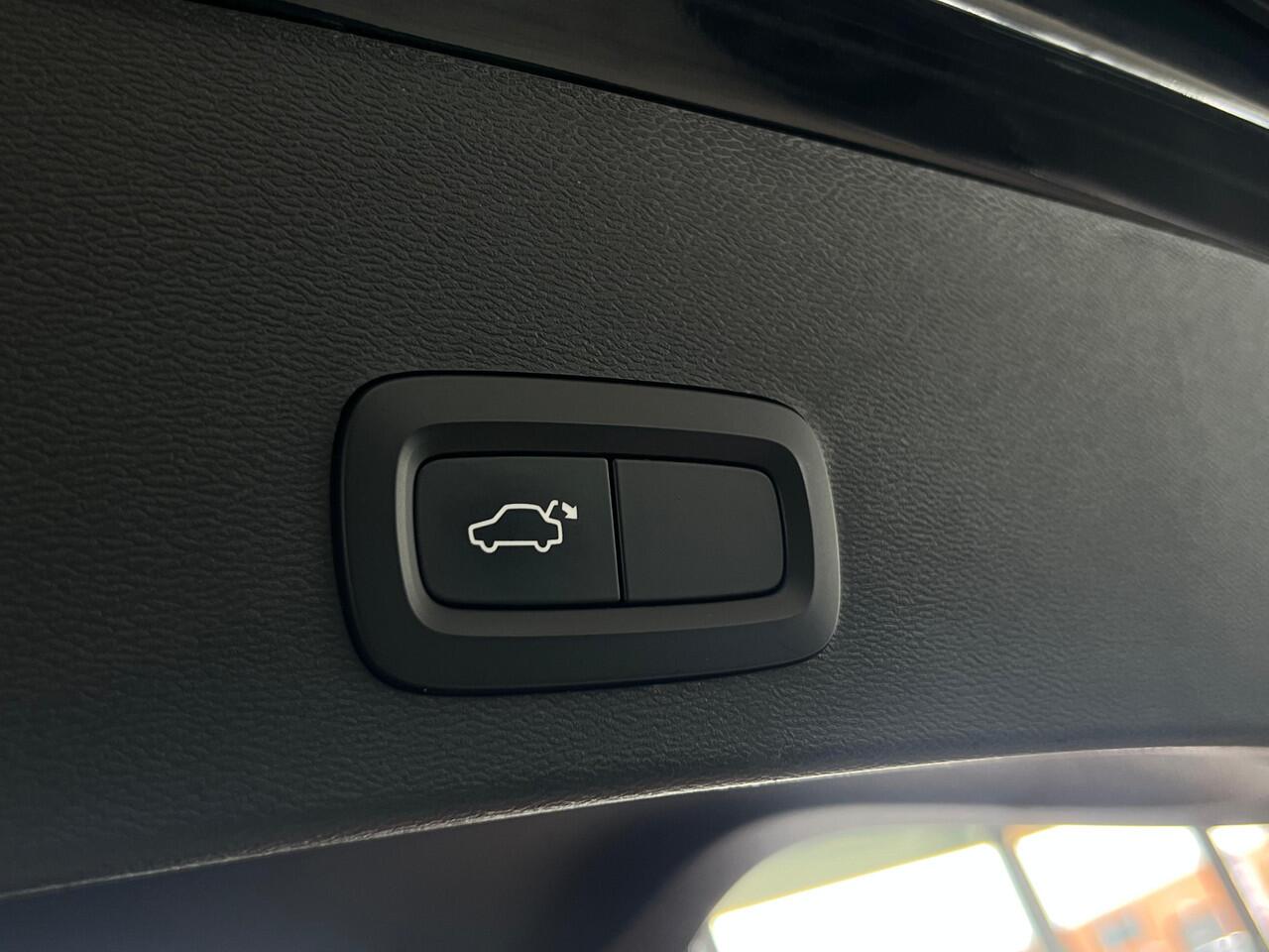 Volvo XC40 1.5 T5 Twin Engine Inscription NL AUTO | LEDER | STOELVERW | 5x voorraad