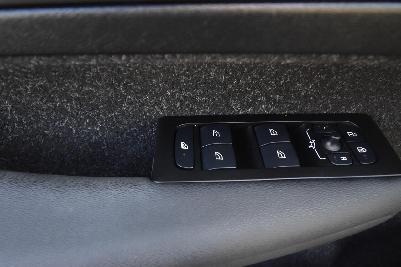 Volvo XC40 1.5 T2 Inscription , TREKHAAK , STOEL+STUUR VERW , VIRTUAL COCKPIT , NAVI , CLIMATR ,