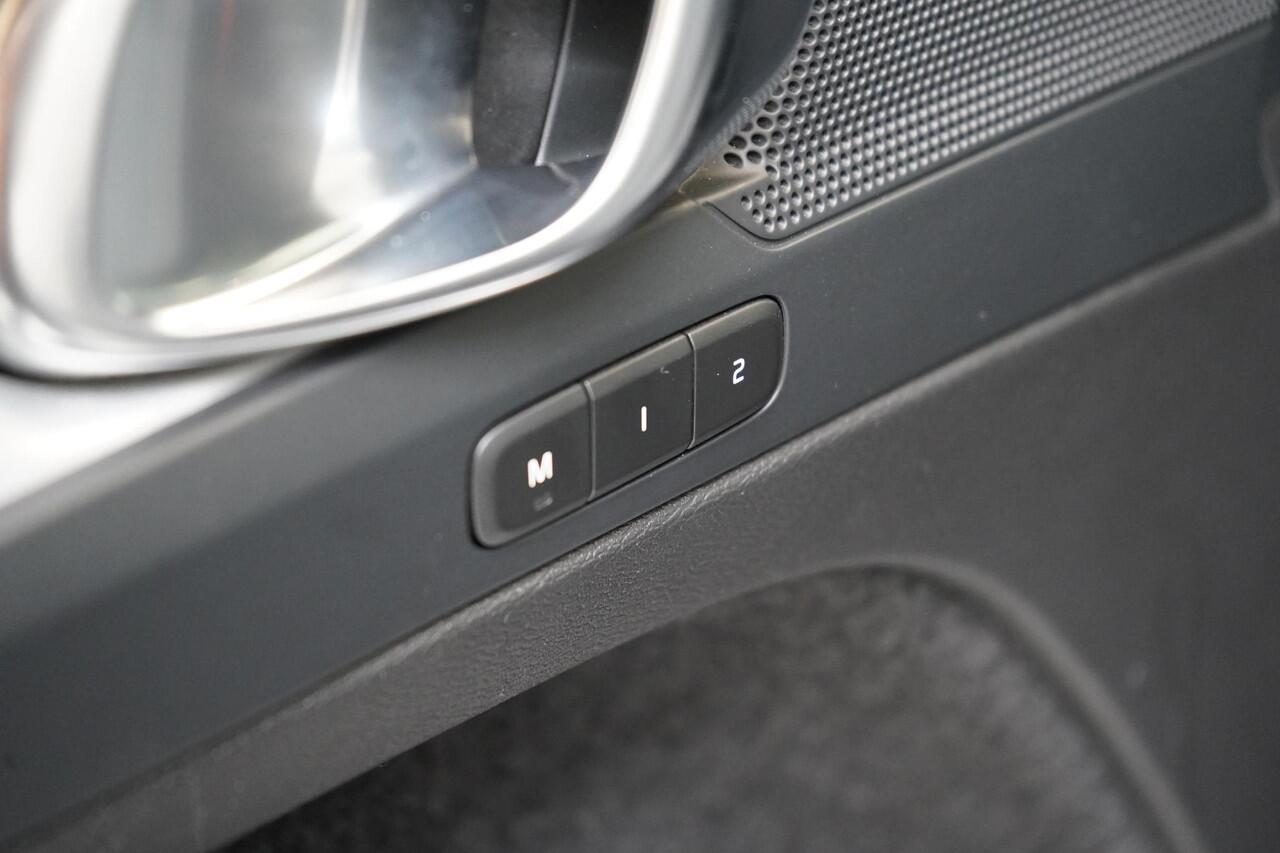 Volvo XC40 1.5 T5 263pk Plug-in hybrid Plus Bright | Memory | Navigatie | Stoelverwarming voor- en achter | Achteruitrijcamera