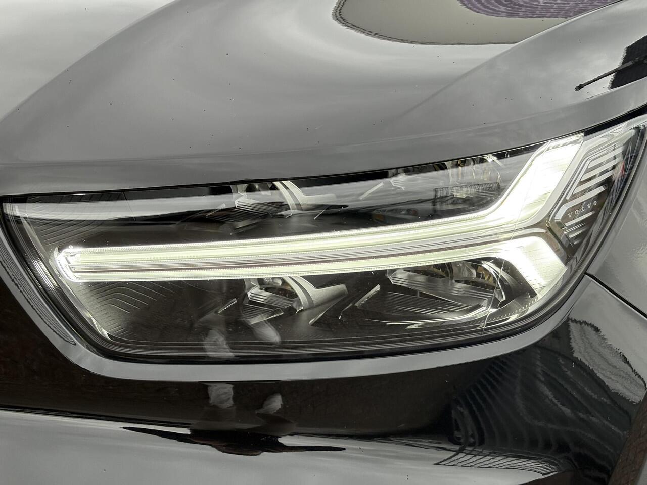 Volvo XC40 1.5 T2 R-Design | LED | Stoel + Stuurverwarming | Blis | Adaptieve Cruise controle | Camera | Panorama dak | Zitvlak verlengers | Elektrische achter klep |