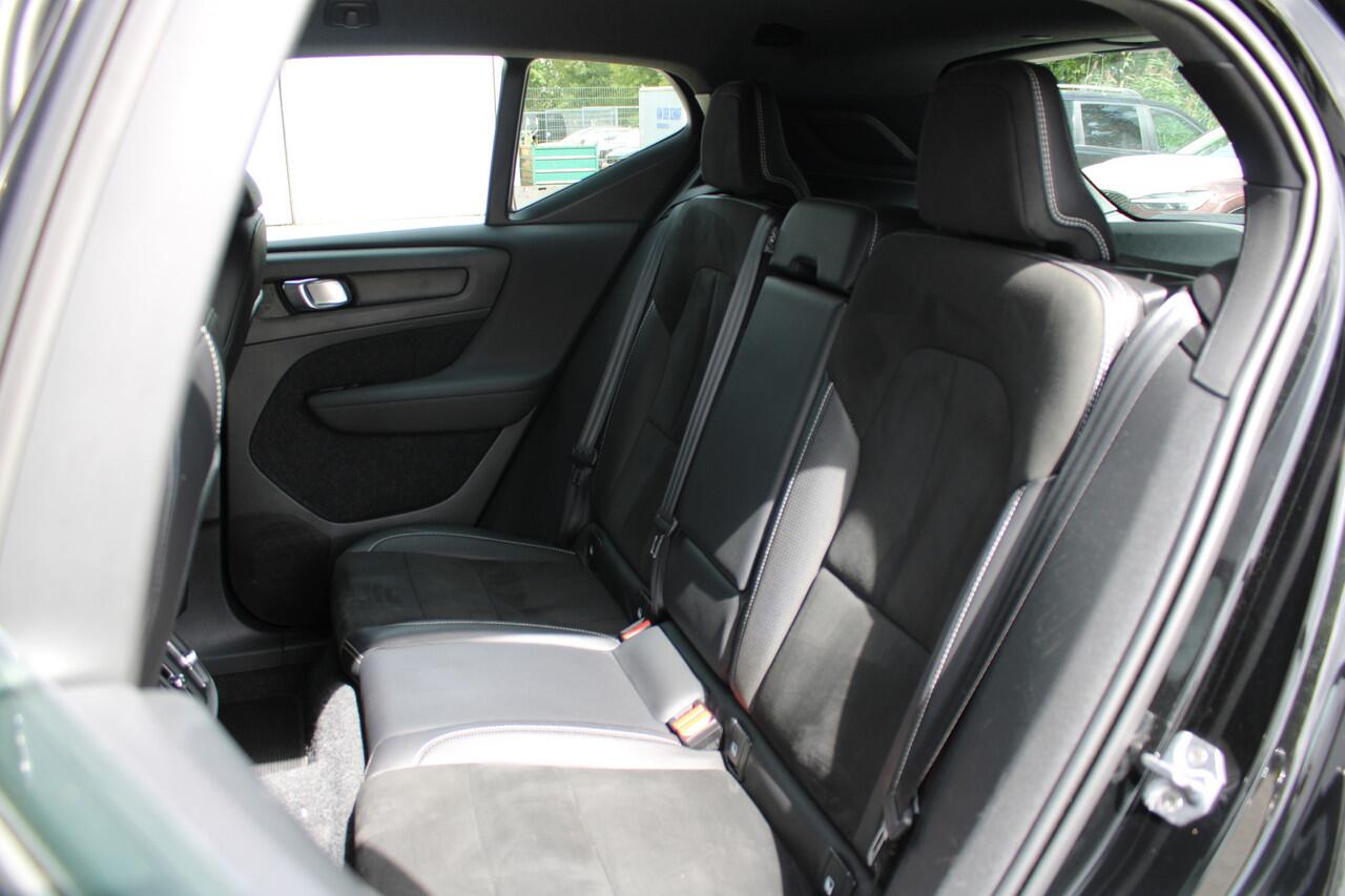 Volvo XC40 Recharge P8 AWD R-Design | Trekhaak | Parkeer camera | BLIS |