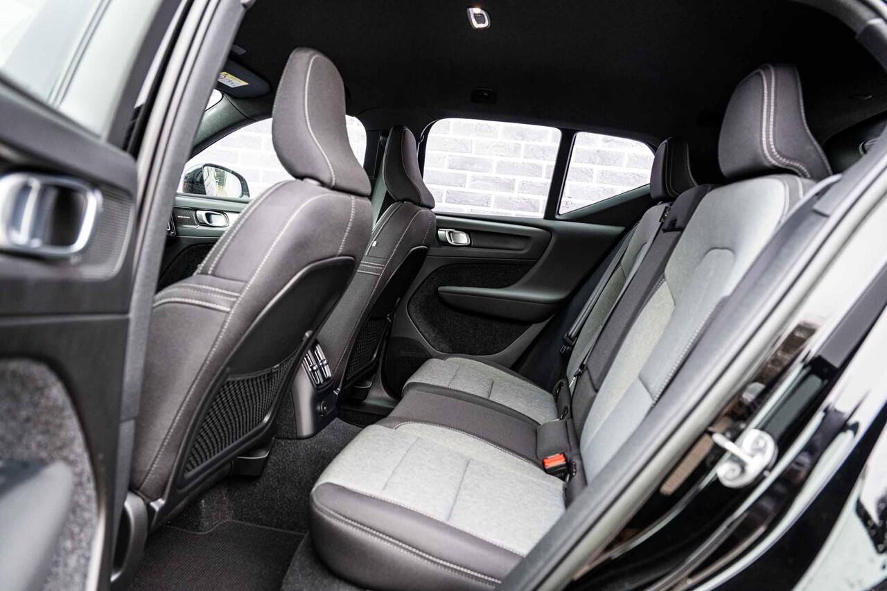 Volvo XC40 1.5 T4 Plug-in hybrid Plus Dark | Trekhaak | Stoel en Stuurverwarming | Harman Kardon | 19" Velgen | LED mistlampen |