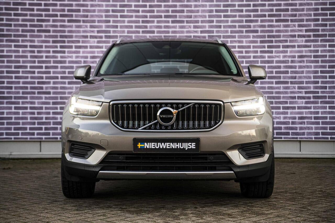Volvo XC40 1.5 T4 Recharge Inscription | Trekhaak | 19" | Adaptieve Cruise Control | Leder | Parkeer Camera | Keyless Entry |