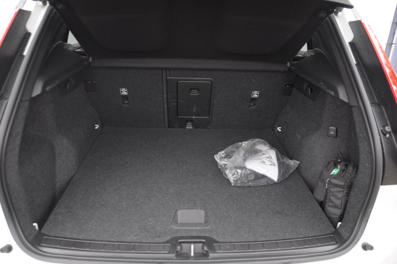 Volvo XC40 T4 211PK Automaat Recharge R-Design / Cruise control / leder met alcantara / elektrische achterklep / keyless entry / Apple carplay / Parkeersensoren met camera / getinte ramen /