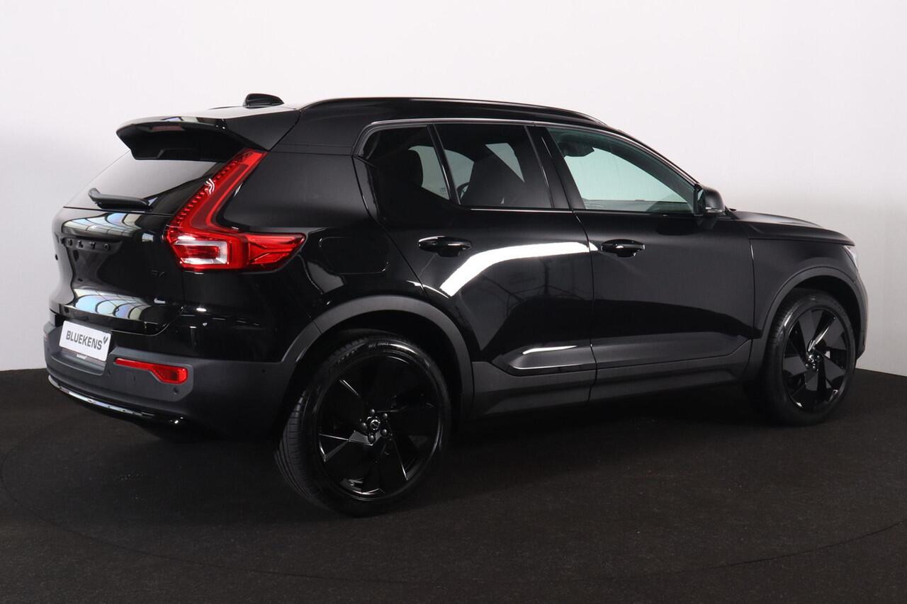 Volvo XC40 B4 Plus Black Edition - Panorama/schuifdak - IntelliSafe Assist & Surround - 360º Camera - Harmon Kardon Audio - Verwarmde voorstoelen, stuur & achterbank - Parkeersensoren voor & achter - Elektr. bedienb. voorstoelen met geheugen links - Draadloze tel. l