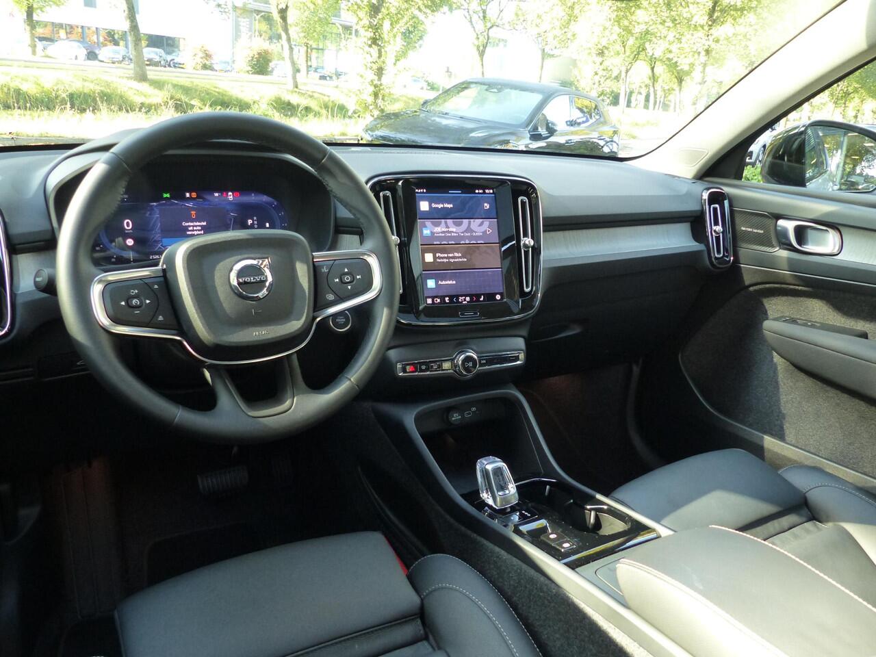 Volvo XC40 B4 Plus Dark |Trekhaak |Leder | Schuifdak| Running Boards|