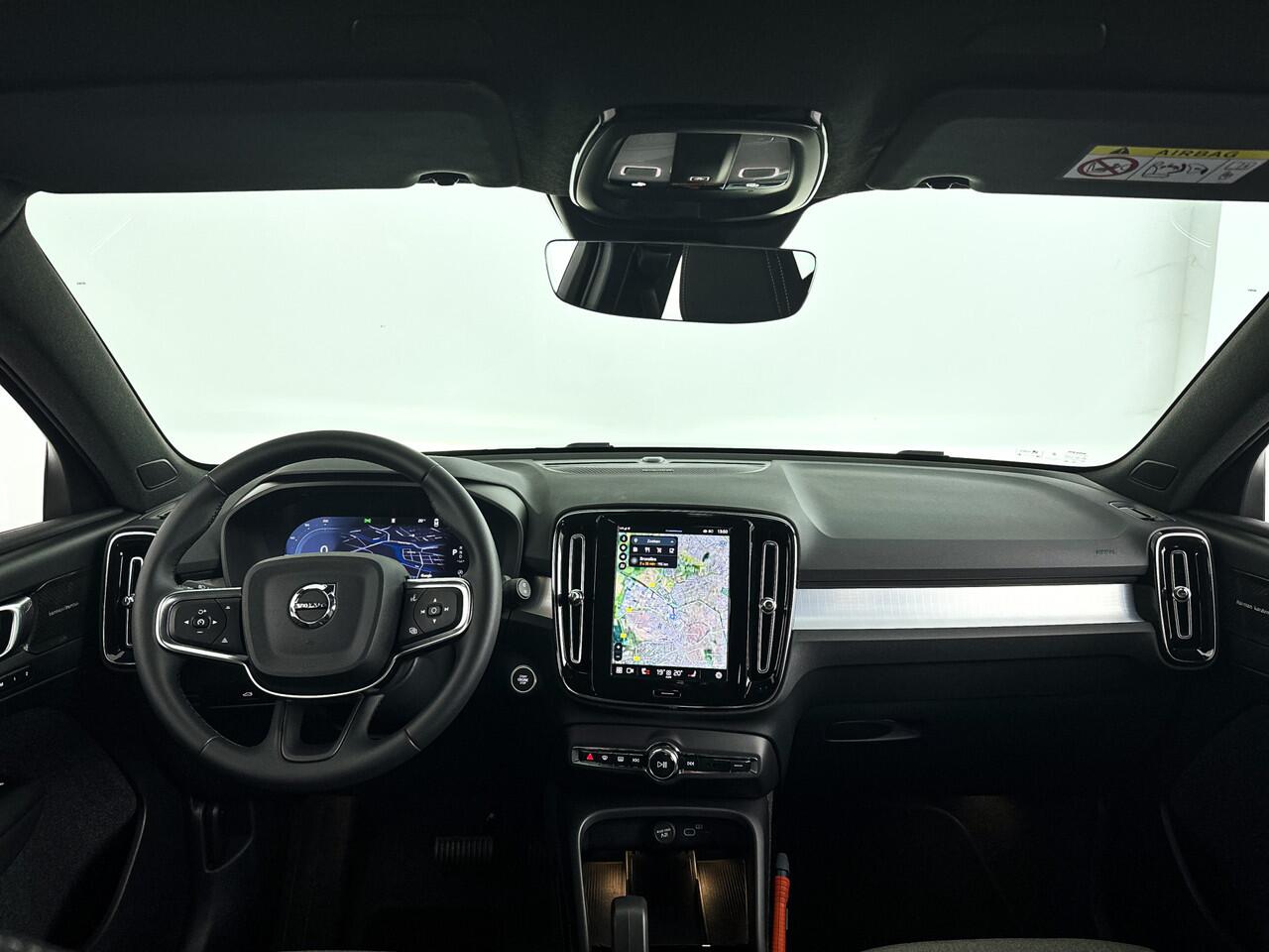 Volvo XC40 B4 Plus Dark | Parkeercamera | Stoel- en Stuurverwarming | Harman Kardon | Trekhaak