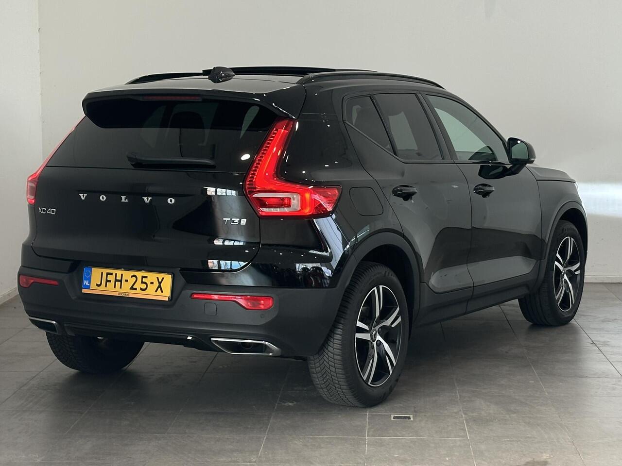 Volvo XC40 1.5 T3 R-Design | Panoramadak | LED | Navigatie | Climate Control | Cruise Control | Lichtmetalen velgen 18"