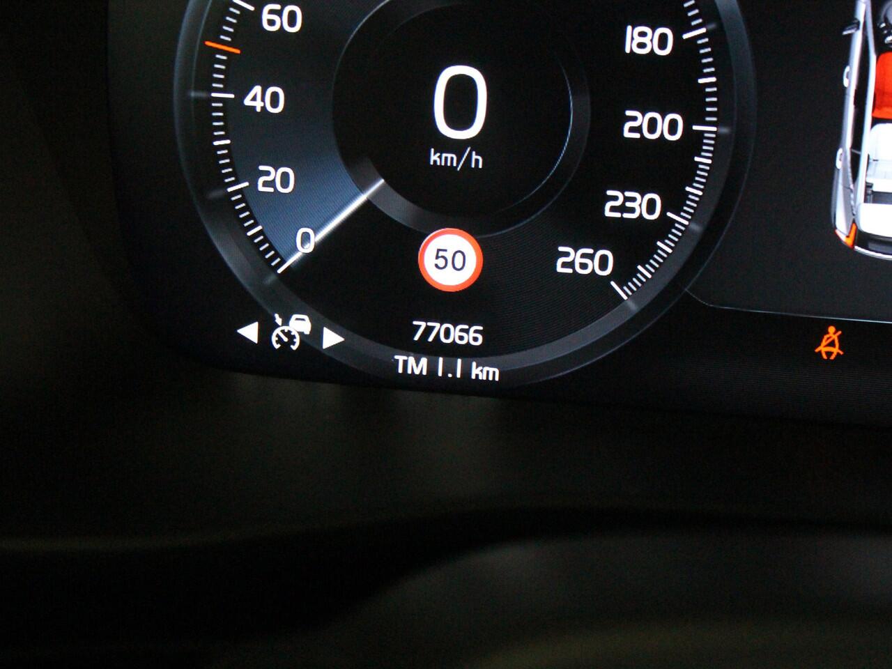 Volvo XC40 1.5 T5 Plug-in hybrid Ultimate Dark | Panoramadak | Hifi | Elektrische stoelen |*