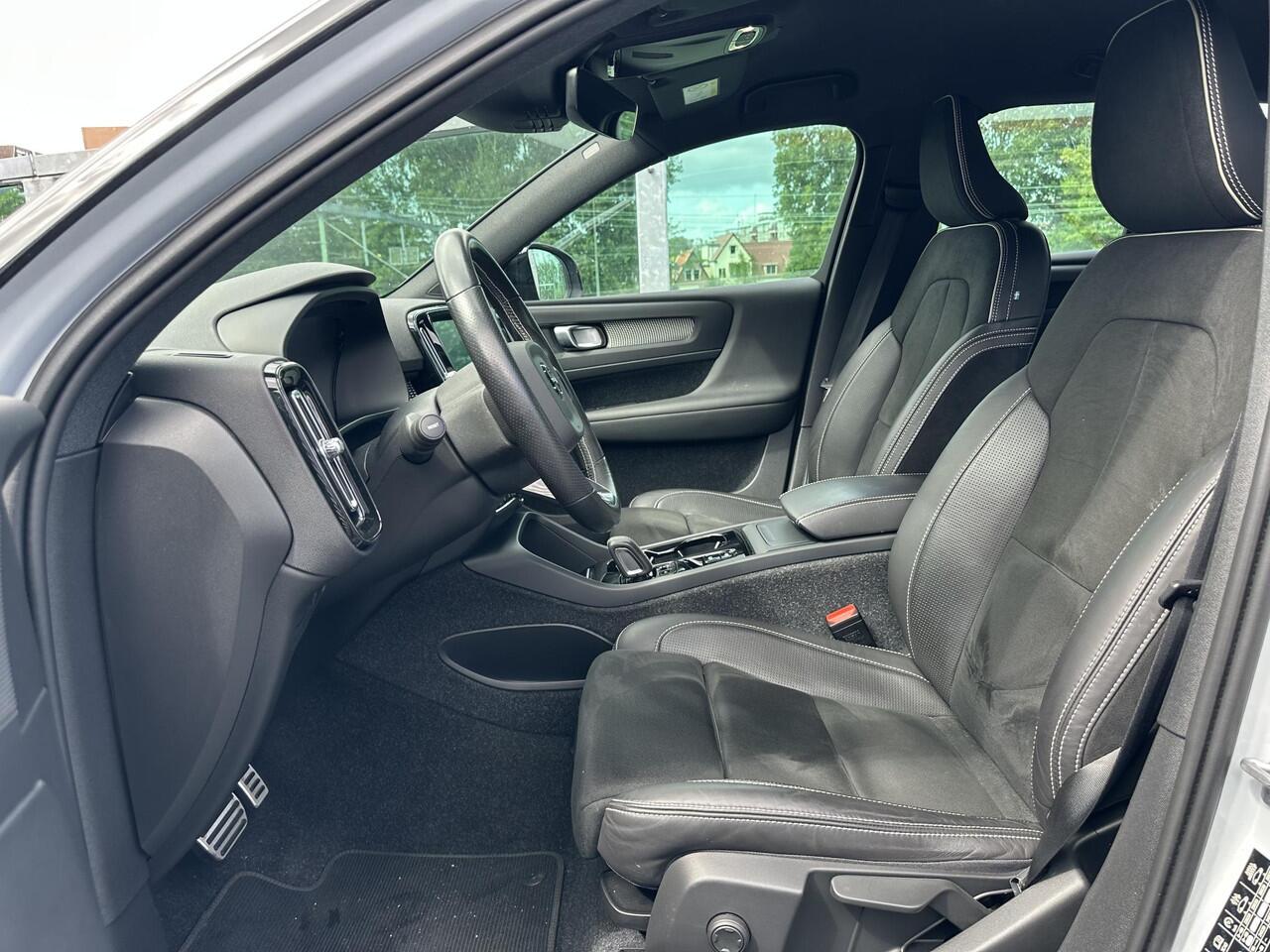 Volvo XC40 1.5 T2 R-Design Automaat / Camera achter / BLIS / Pilot assist / Nubuck bekleding / Carplay / Elek. bedienbare achterklep /