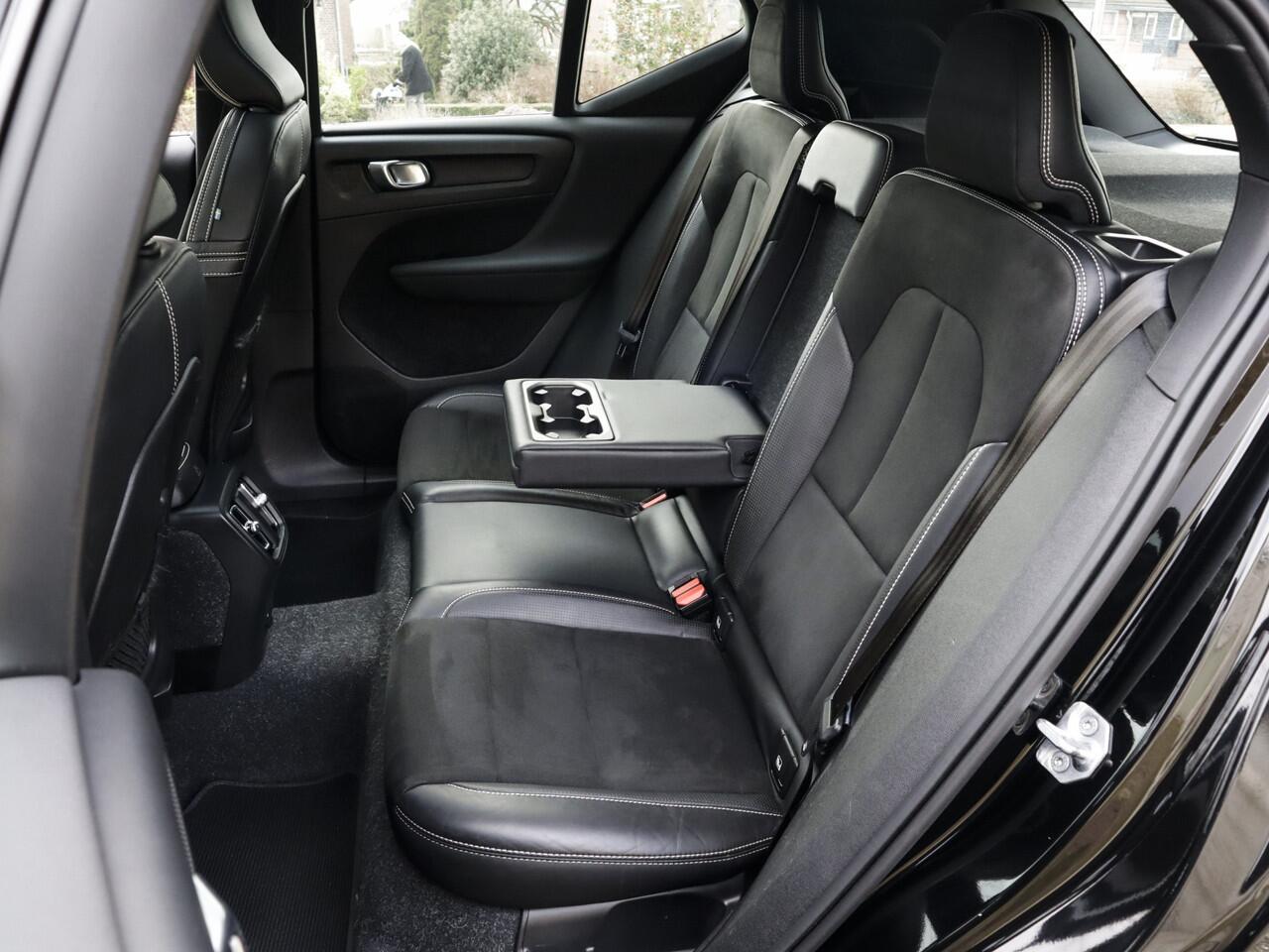 Volvo XC40 Recharge P8 AWD R-Design 3-Fase 1e-Eig. & Dealer-Onderh. BOVAG-Garantie. NL-Auto.