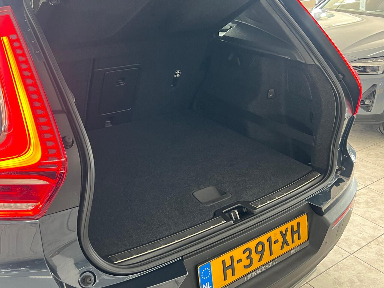 Volvo XC40 1.5 T5 Twin Engine Inscription NL AUTO | LEDER | STOELVERW | 5x voorraad