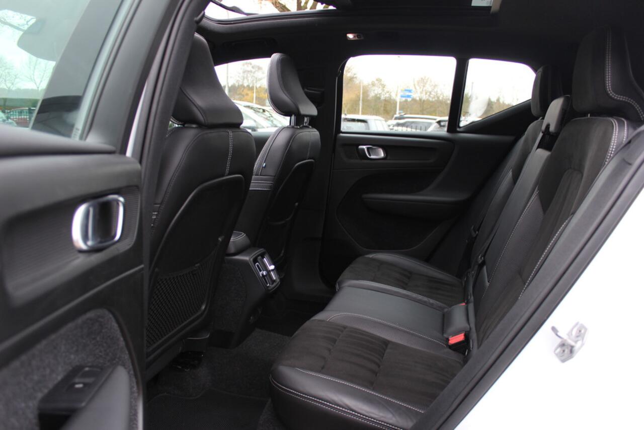 Volvo XC40 Recharge P8 AWD R-Design / SoH 92.1% / Trekhaak / Panoramadak / Camera / Keyless / Harman Kardon / 19'' / Half leder / Stuur+Stoelverwarming / DAB / Dodehoek / ACC