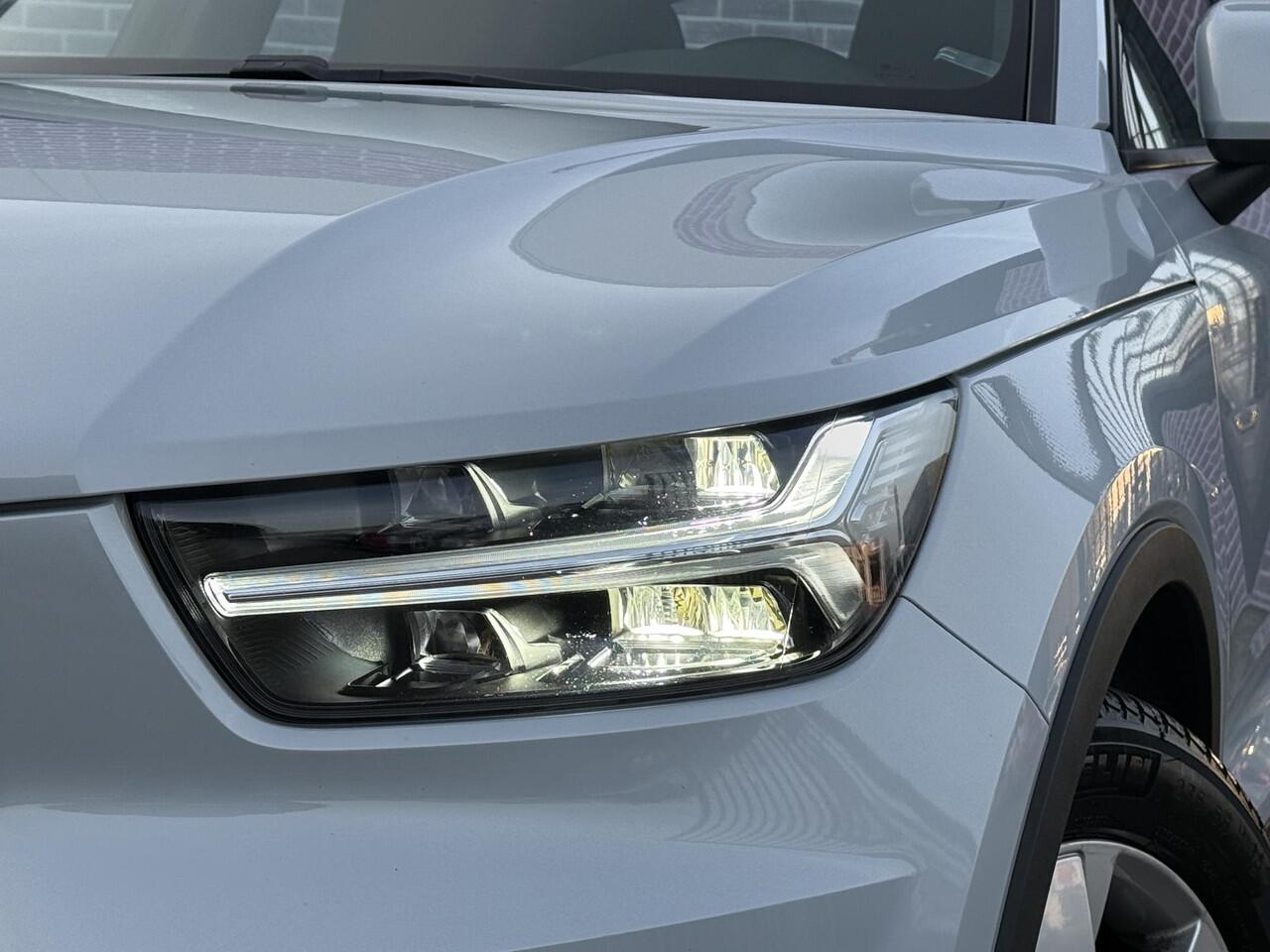 Volvo XC40 1.5 T2 Momentum Business LED | Keyless Entry/Start | parkeercamera | Parkeersensoren voor+achter | Adaptieve cruise control | Apple CarPlay/Android Auto |