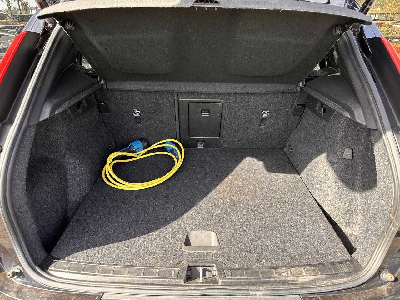 Volvo XC40 1.5 T5 Recharge Inscription | Leder | Trekhaak 1800kg | | LED | Camera | (occasion)