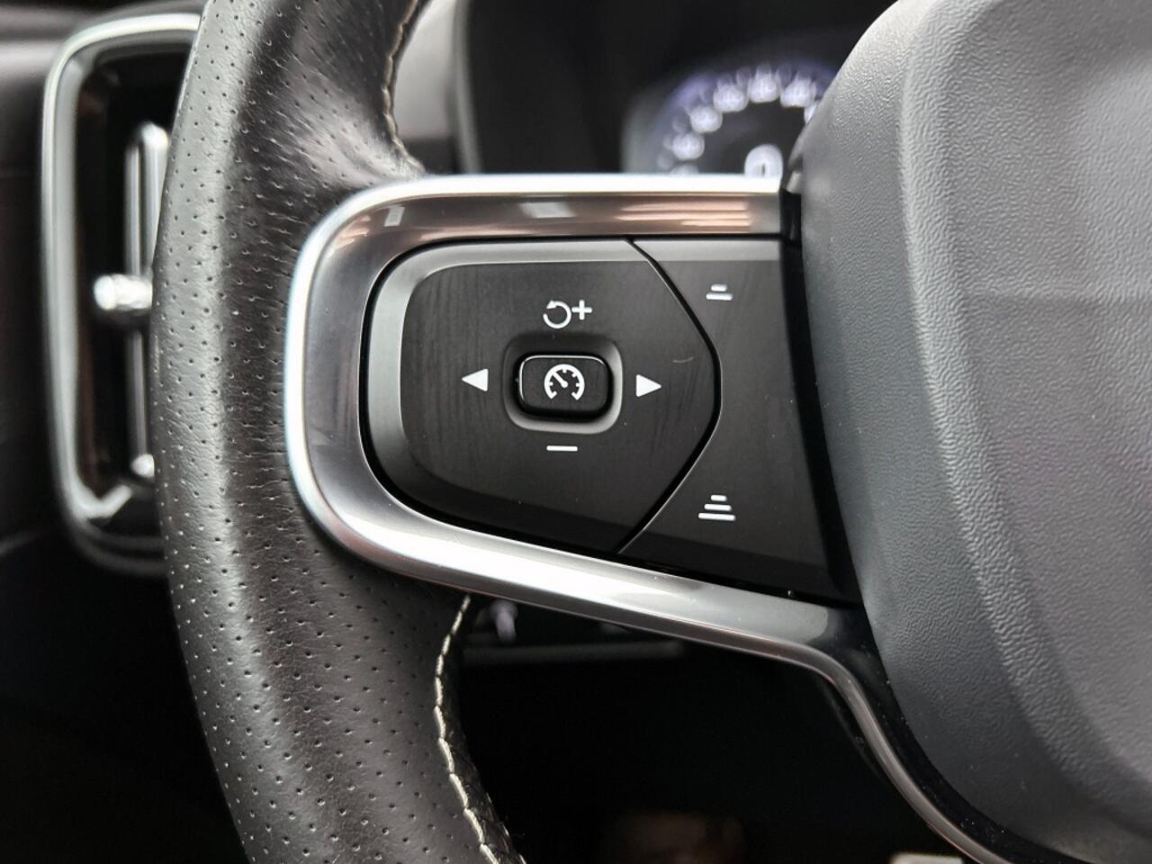 Volvo XC40 T3 Geartronic R-Design | Adaptive cruise | Trekhaak | Climate