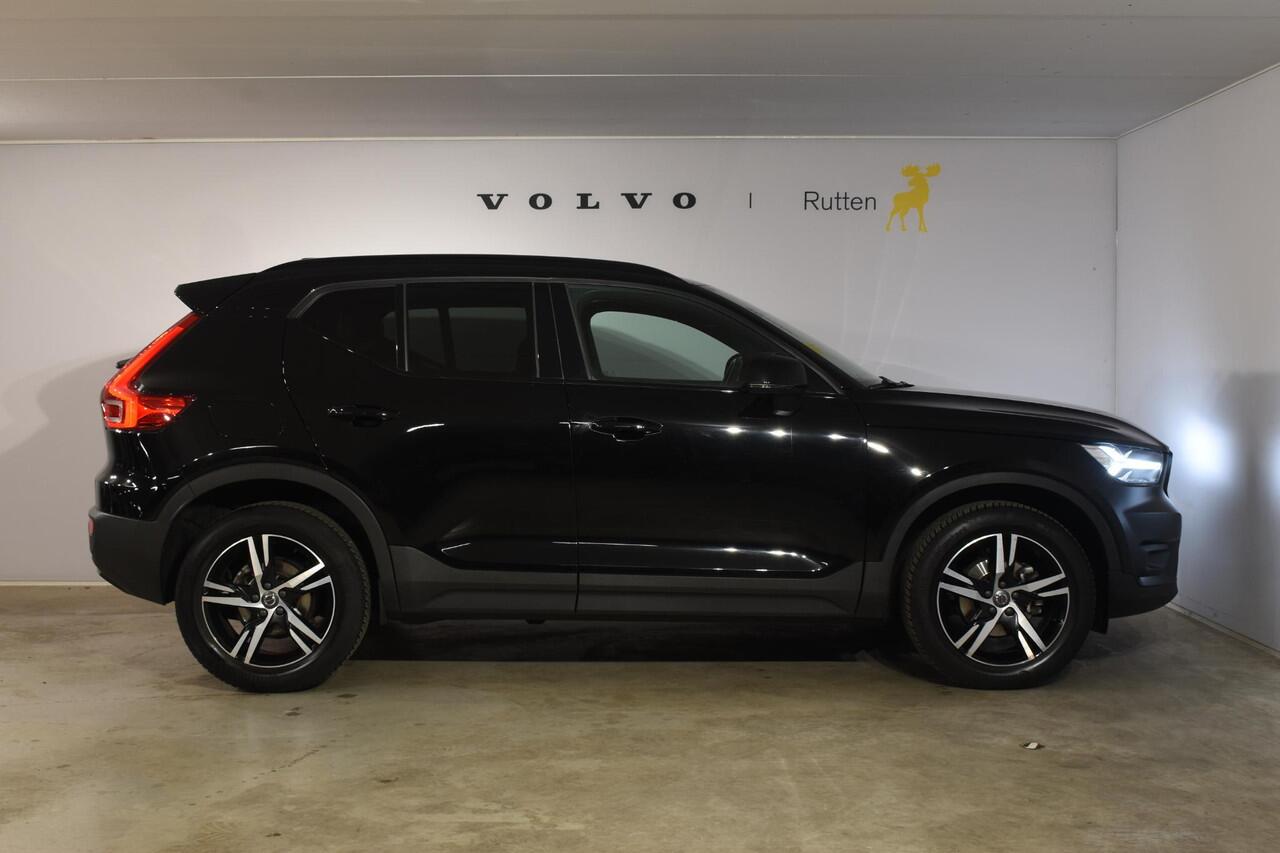 Volvo XC40 T2 129PK Automaat R-Design / Navigatie / Parkeersensoren / Adaptieve Cruise control / R-Design leder-Nubuck bekl. / Dodehoeksensor / Extra getint glas / All season banden