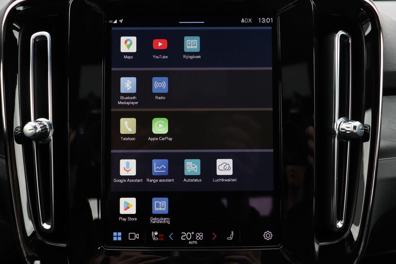 Volvo XC40 Single Motor Extended Range Plus 82 kWh - IntelliSafe Assist & Surround - Parkeercamera - Verwarmde voorstoelen & stuur - Parkeersensoren voor & achter - Draadloze tel. lader - Extra getint glas - 19' LMV met all season banden