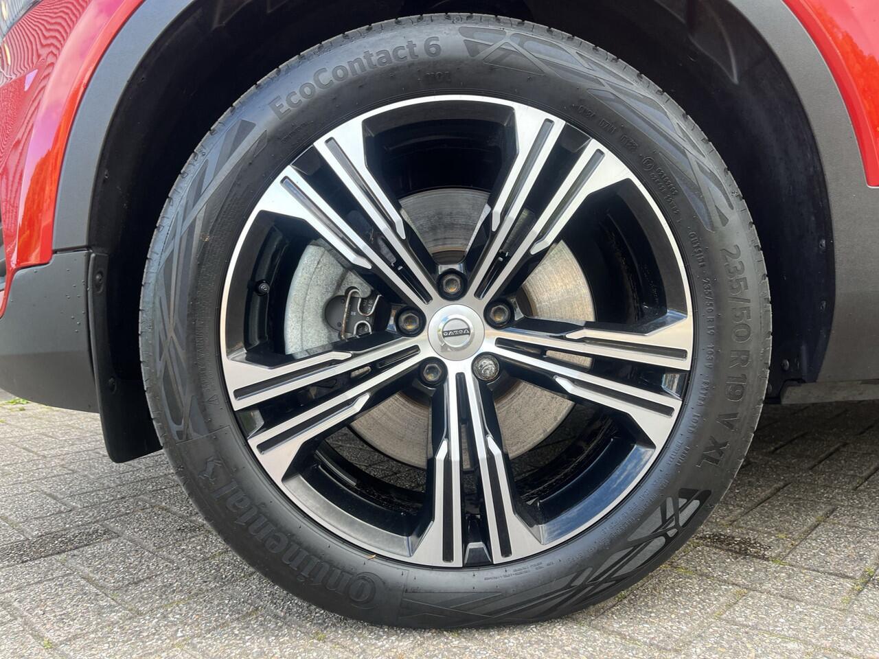 Volvo XC40 T4 Recharge Inscription / Leder / 19" velgen / Achterbank verwarmd /