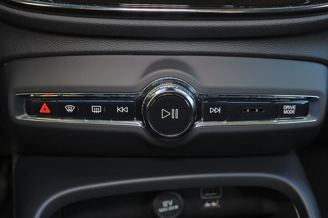 Volvo XC40 T4 Recharge Inscription Expression - Parkeersensoren achter - Cruise control - Standkachel - Elektr. inklapbare trekhaak - 18' LMV