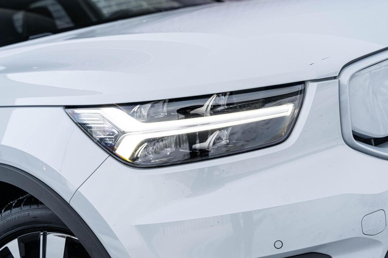 Volvo XC40 Recharge P8 AWD 78 kWh R-Design | Stoel- / Stuurverwarming | Panoramadak | 360 Camera | Harman Kardon Audio | Dodehoekdetectie | Adaptive Cruise Control | Keyless Entry |