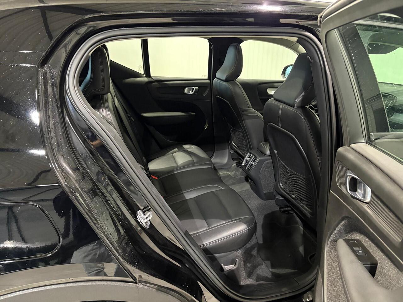 Volvo XC40 T2 Momentum Leder Panoramadak Parkeercamera 129pk