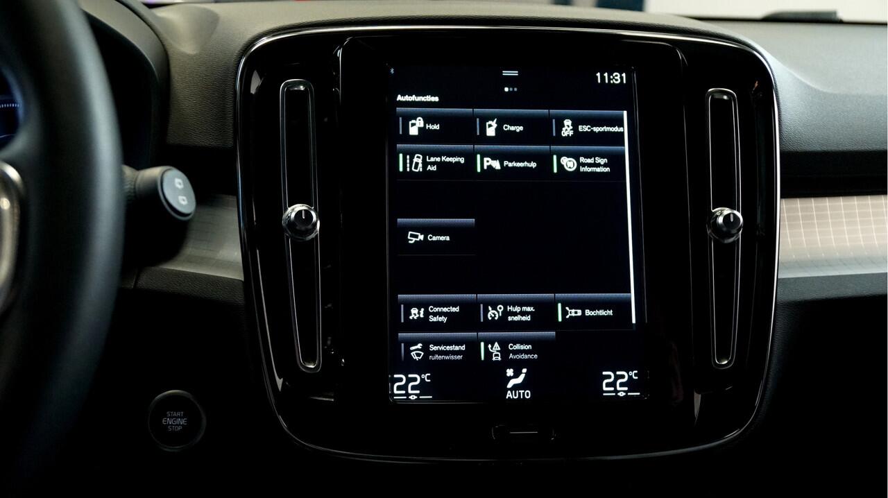 Volvo XC40 1.5 T5 Plug-in Hybrid 193kW/262pk DCT7 FACELIFT! Plus Bright CLIMA + CRUISE + FULL LED HIGH BEAM + NAVI SENSUS + LANE ASSIST + SPORTSTOELEN + KEYLESS ENTRY&GO + CAMERA + MISTLAMPEN VOOR + PARKSENSOREN + 18" LM-VELGEN!!