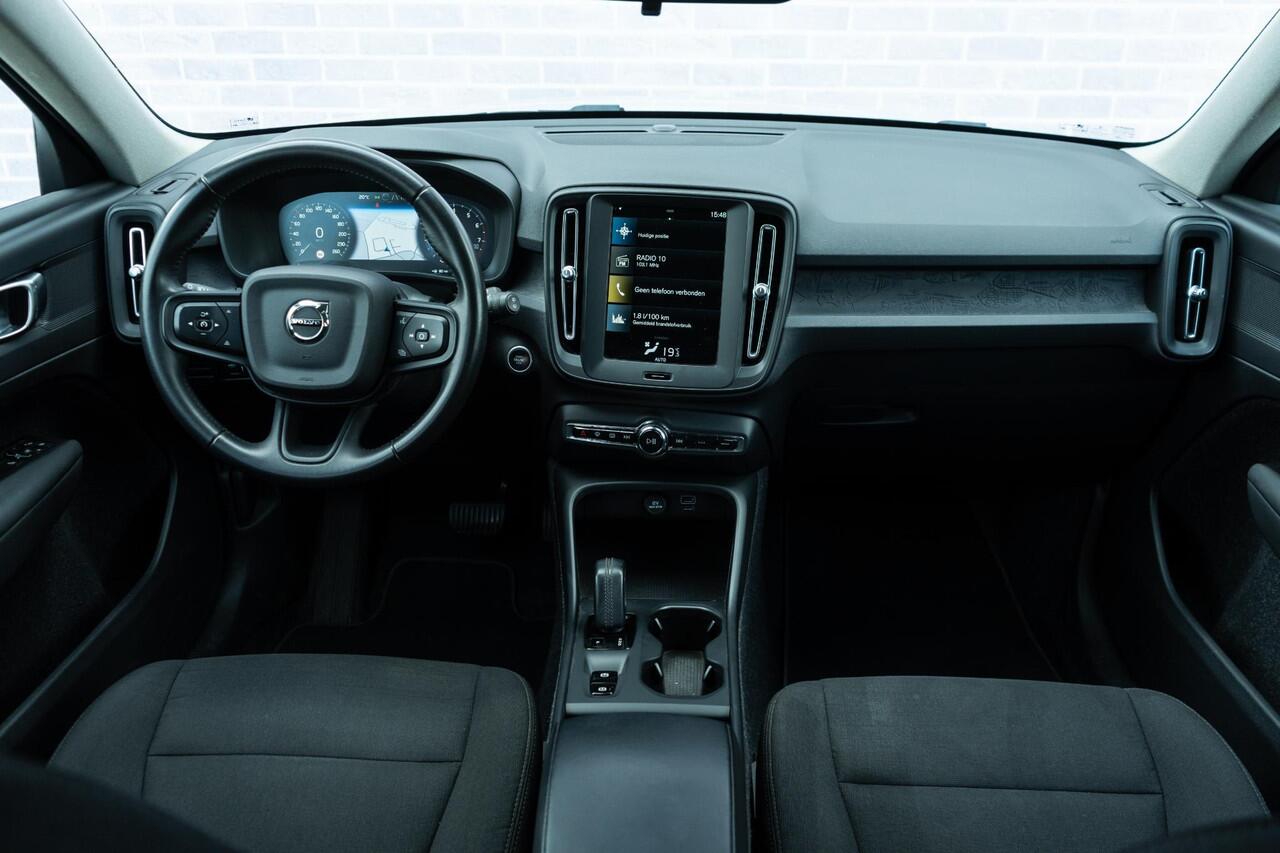 Volvo XC40 1.5 T2 Momentum Core | Cruise Control | Navigatie | Apple CarPlay & Android Auto | Parkeersensoren Achter | DAB Radio |