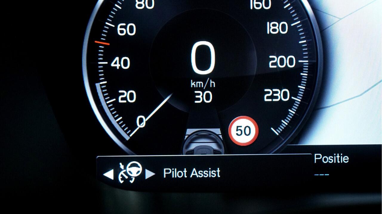 Volvo XC40 1.5 T4 Recharge 155kW/211pk DCT7 Inscription Exp. PANORAMADAK + ADAPT.CRUISE + PILOT ASSIST + EL.TREKHAAK + CAMERA + APPLE CARPLAY/ANDROIS AUTO + NAVI SENSUS + KEYLESS ENTRY&GO + HIGH PERF. LED + DRIVE MODES + PARKSENSOREN V&A + 18" LM-VELGEN!!