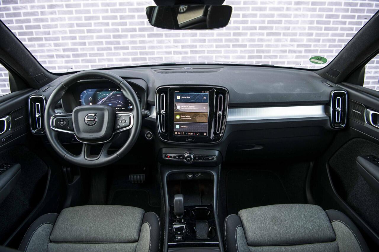 Volvo XC40 2.0 B3 Plus Black Edition | Stuur/Stoelverwarming | Pixel LED Koplampen | 20" Velgen | 360 Camera | Adaptive Cruise Control | Getint Glas | BLIS |