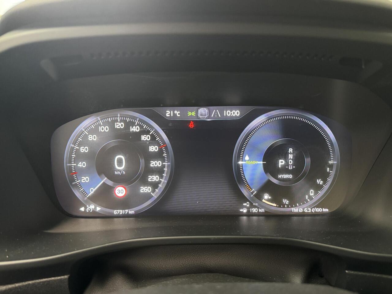 Volvo XC40 1.5 T5 Recharge Inscription | Panoramadak | Camera | Trekhaak wegklapbaar | Navigatie | Adaptieve cruise control