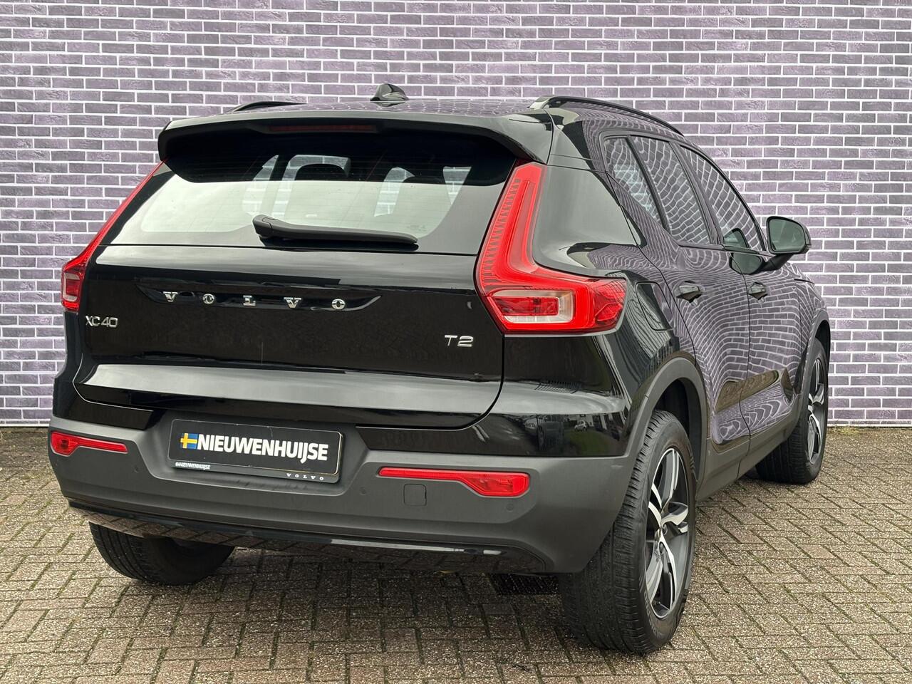 Volvo XC40 1.5 T2 R-Design | LED | Stoel + Stuurverwarming | Blis | Adaptieve Cruise controle | Camera | Panorama dak | Zitvlak verlengers | Elektrische achter klep |