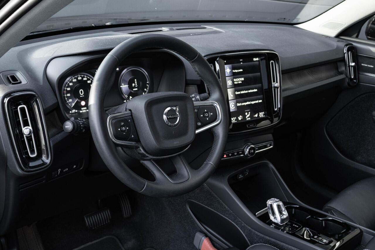 Volvo XC40 1.5 T4 Plug-in hybrid Plus Dark | Panoramadak | Trekhaak semi elek inklapbaar | 18"Black Edition Velgen |