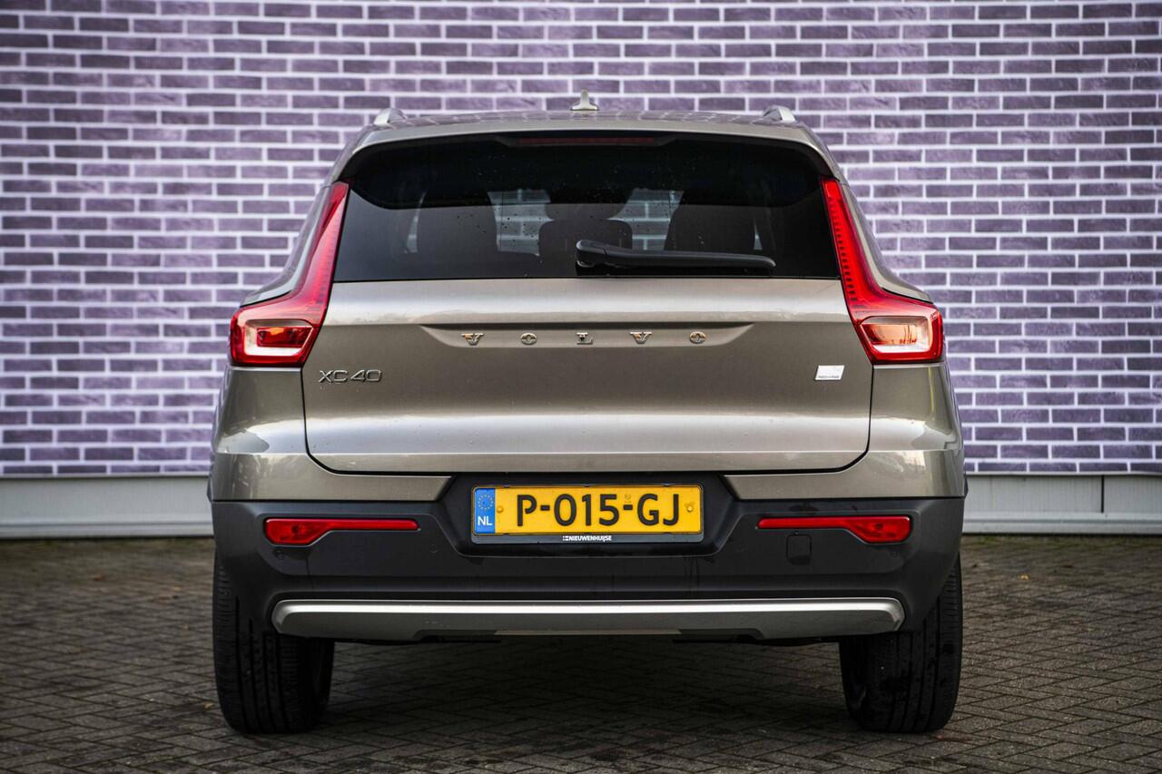 Volvo XC40 1.5 T4 Recharge Inscription | Trekhaak | 19" | Adaptieve Cruise Control | Leder | Parkeer Camera | Keyless Entry |