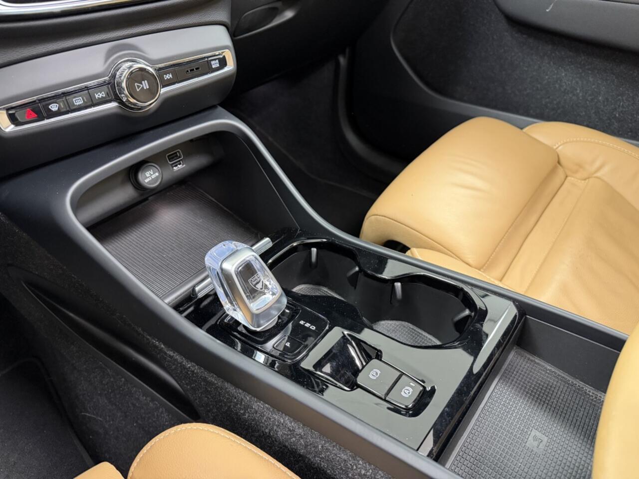 Volvo XC40 1.5 T5 Rech. Inscription | Trekhaak | Panoramadak | Leer |