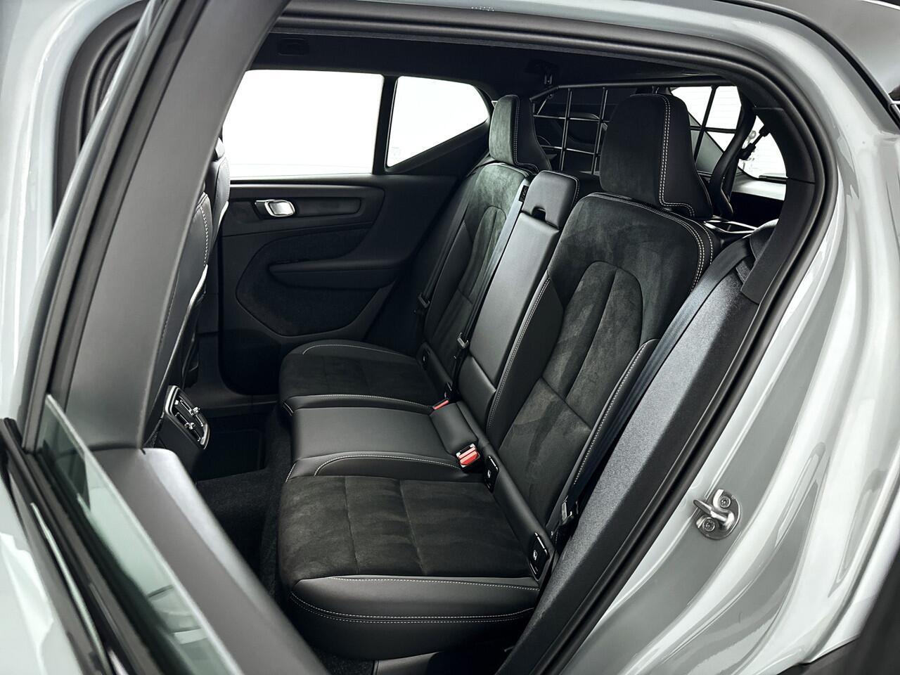 Volvo XC40 Single Motor Plus 69 kWh | Stoel- en stuurverwarming | Parkeercamera