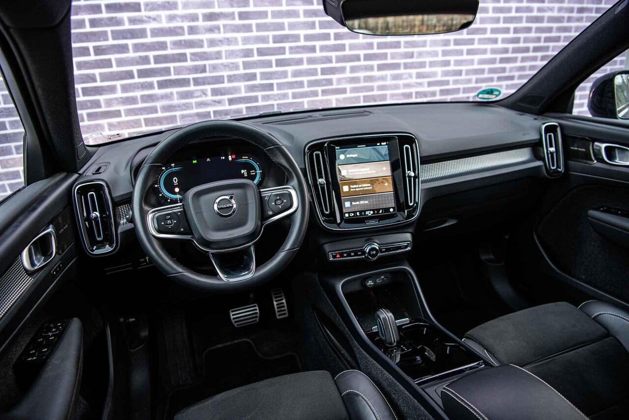 Volvo XC40 Recharge Twin Pro | Power Seats | Trekhaak | Panoramadak | 360 Camera | Harman Kardon | Adaptieve Cruise Control |