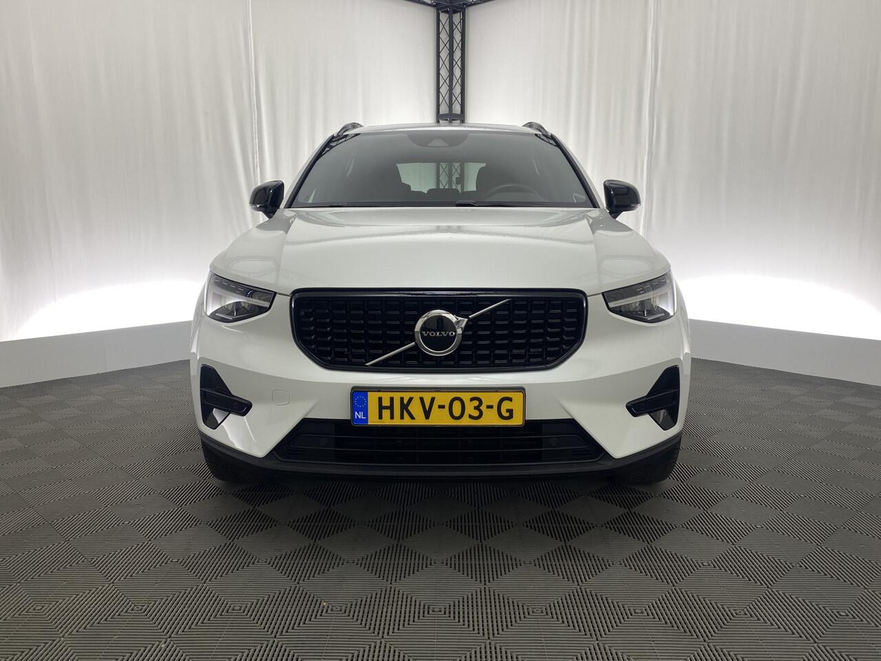Volvo XC40 1.5 T4 PHEV Plus Dark 211 Pk Automaat | Pano-Dak | Memory Stoel | Carplay | H&K |
