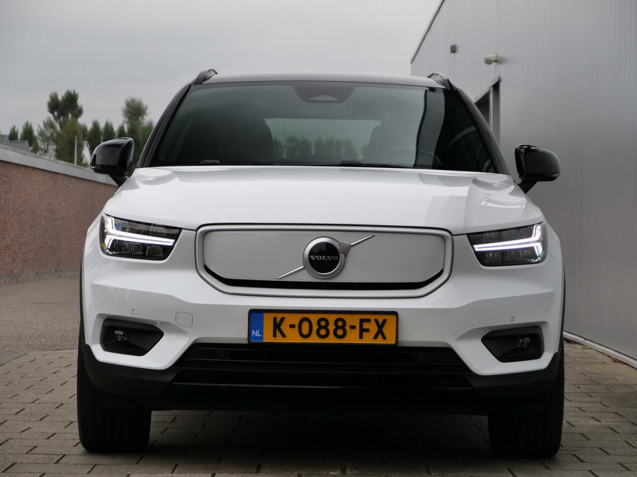 Volvo XC40 Recharge P8 408pk AWD R-Design Automaat SOH 92% / Trekhaak / Stuurverwarming / Adaptive cruise