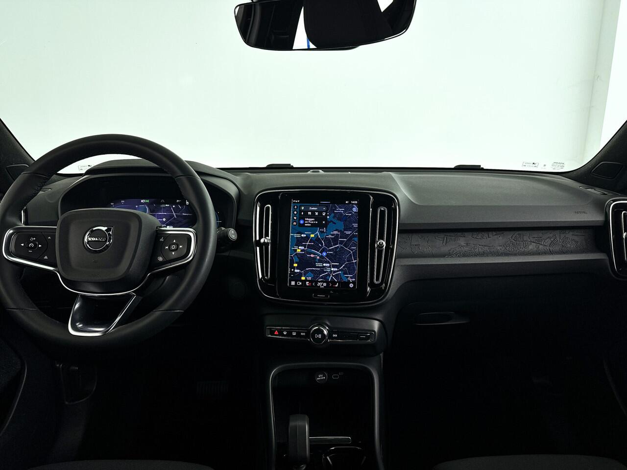 Volvo XC40 Recharge Plus 70 kWh | Stoel- en stuurverwarming | Trekhaak | Parkeercamera