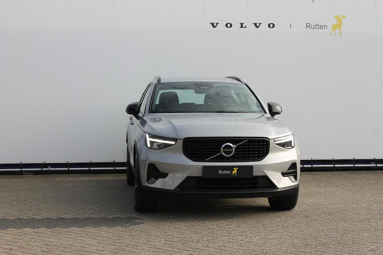 Volvo XC40 2.0 B4 Plus Dark Google Infotainment / Semi elektrisch wegklapbare trekhaak / Verwarmbare voorruit / Harman Kardon Audio installatie / Elektrisch bedienbare voorstoelen
